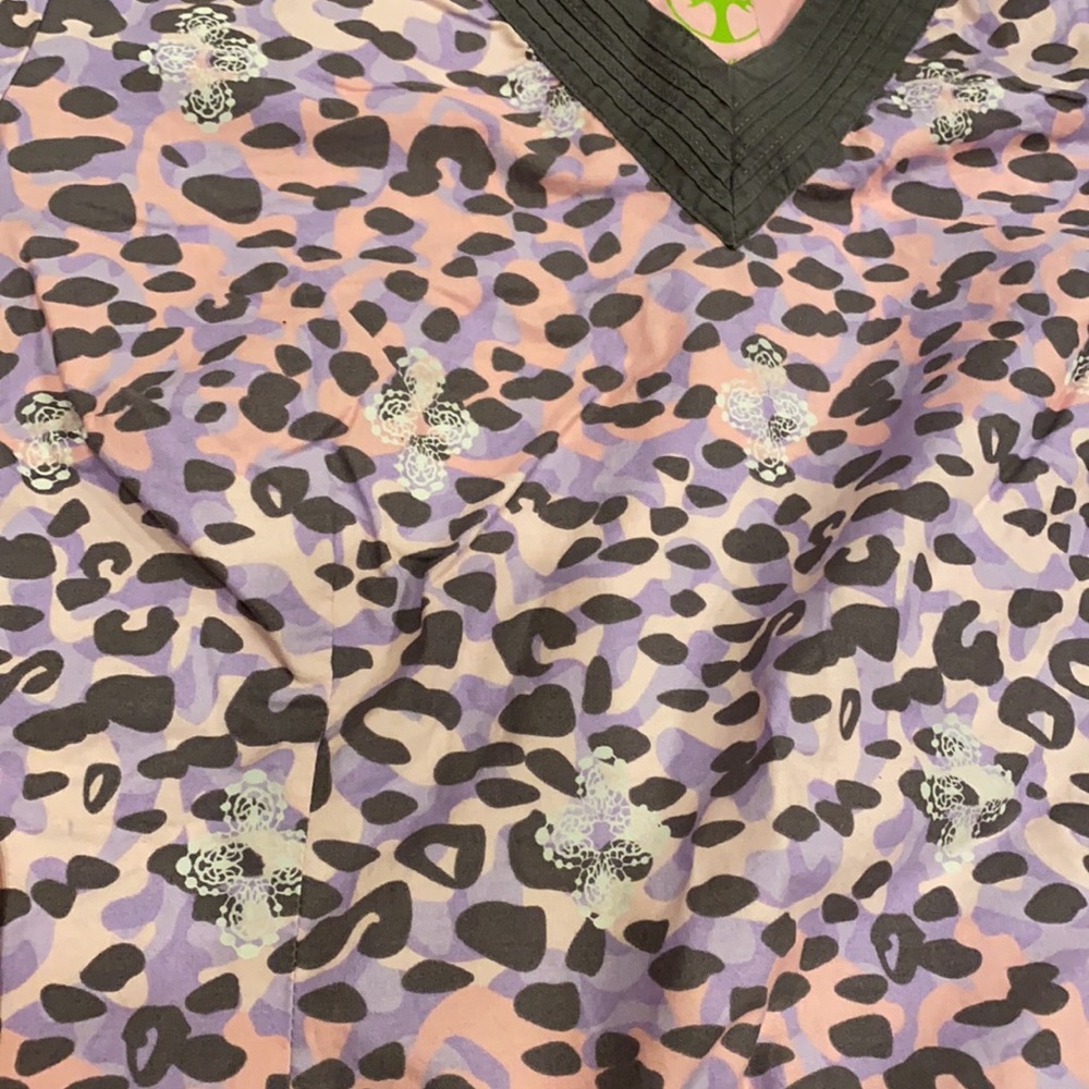 Scrub Top - Picture 3 of 3